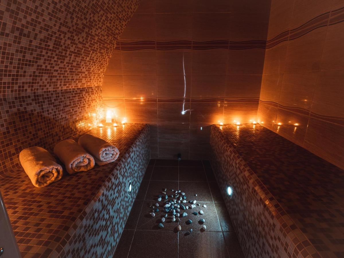 Hluboká nad Vltavou Relax Hotel Pelikan מראה חיצוני תמונה
