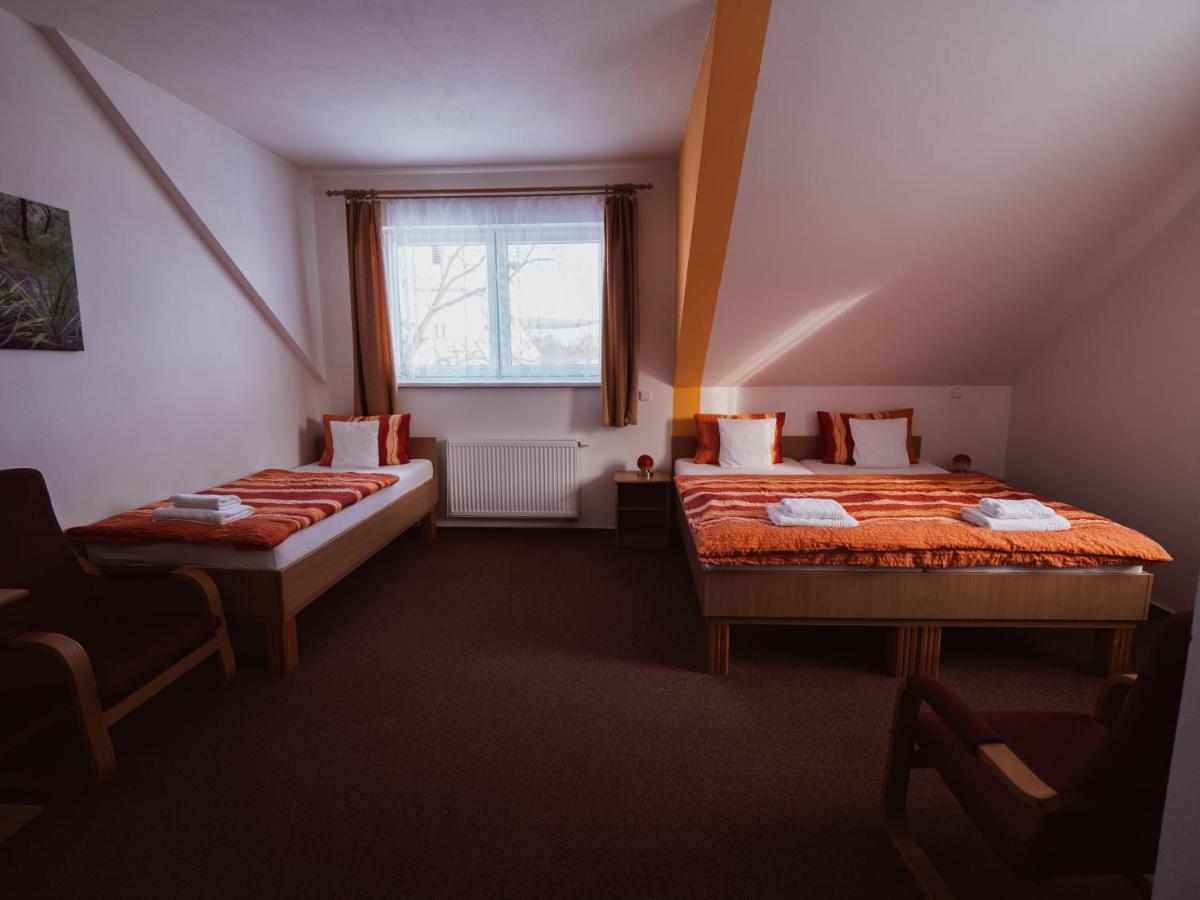 Hluboká nad Vltavou Relax Hotel Pelikan מראה חיצוני תמונה